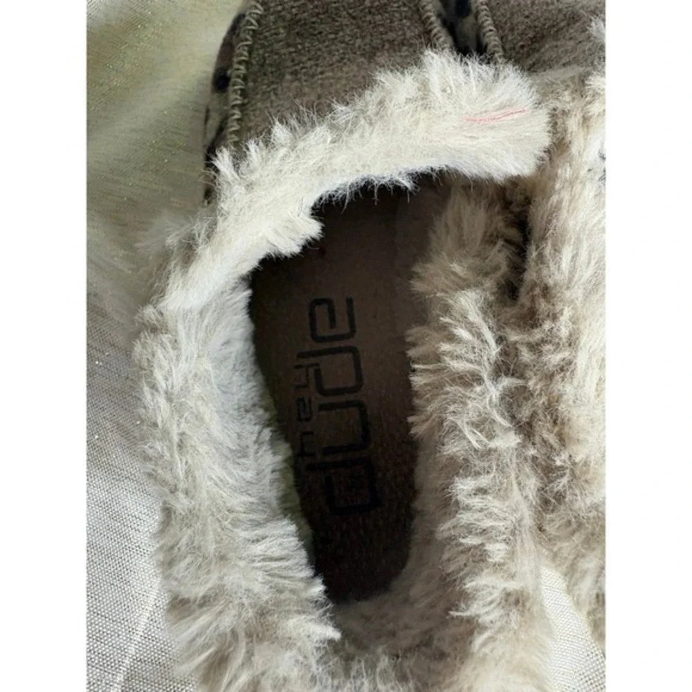 2 pairs‎ of hey dude bundle size 5
